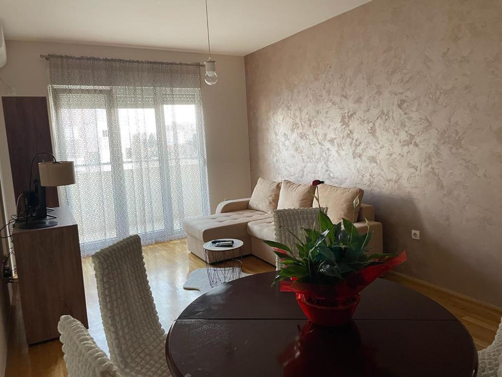 Naki Apartmani Подгорица Экстерьер фото
